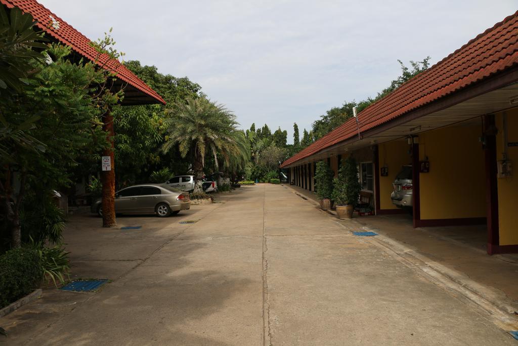 Market Motel Sa Kaeo Exteriör bild
